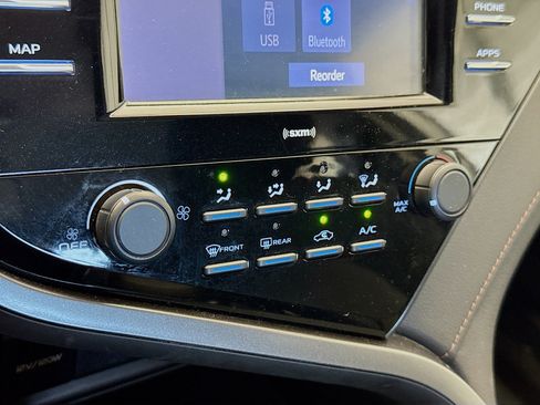 Used 2020 Toyota Camry LE w/ Carpet Mat Package FWD image 12