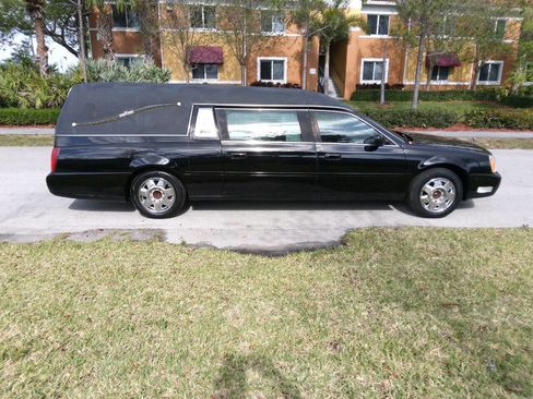 Used 2003 Cadillac De Ville Hearse image 1