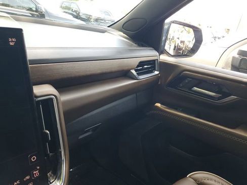 Used 2025 GMC Yukon XL Denali Ultimate AWD/4WD image 24