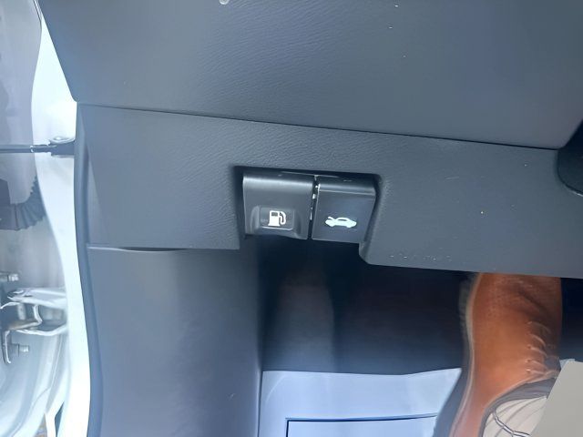 Used 2023 Nissan Versa SV FWD image 14