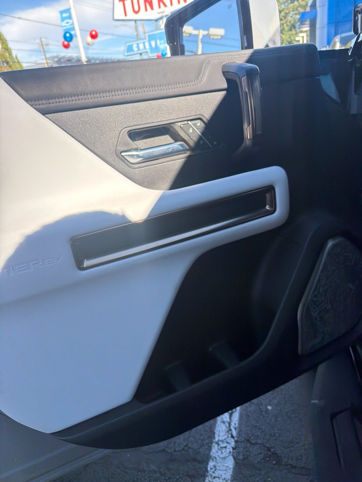 Used 2024 GMC Hummer EV 2X w/ LPO, Illumination Package AWD/4WD image 15
