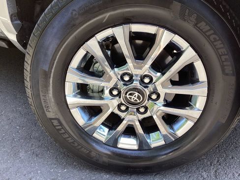 Used 2024 Toyota Tacoma Limited w/ Limited Package (LT) AWD/4WD image 7