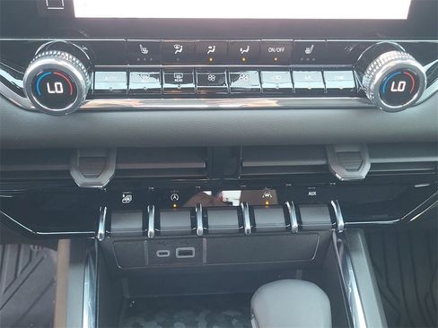 New 2025 GMC Canyon Elevation w/ Convenience Package image 20