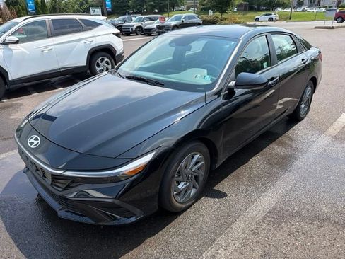 Used 2024 Hyundai Elantra SEL FWD image 3