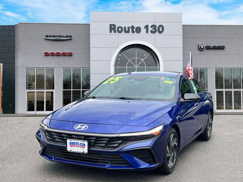 Used 2025 Hyundai Elantra Sport w/ Cargo Package FWD image 2