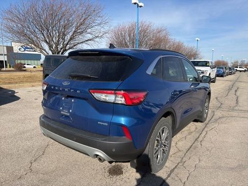 Used 2022 Ford Escape SEL image 4