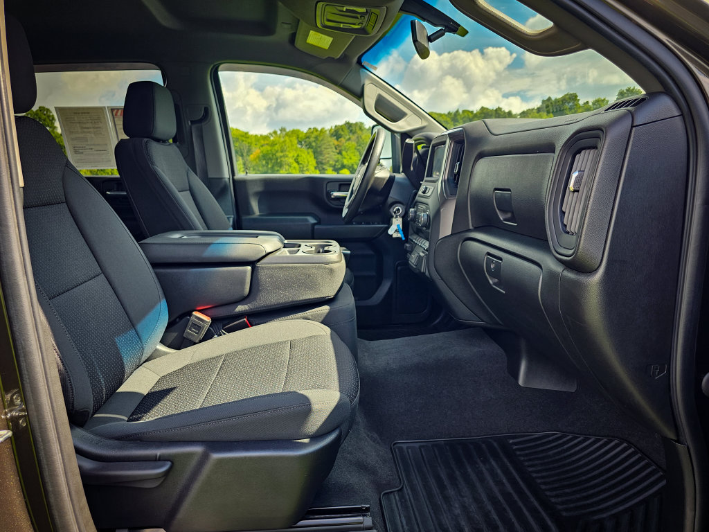 Used 2022 Chevrolet Silverado 2500 Custom w/ Custom Value Package AWD/4WD image 32