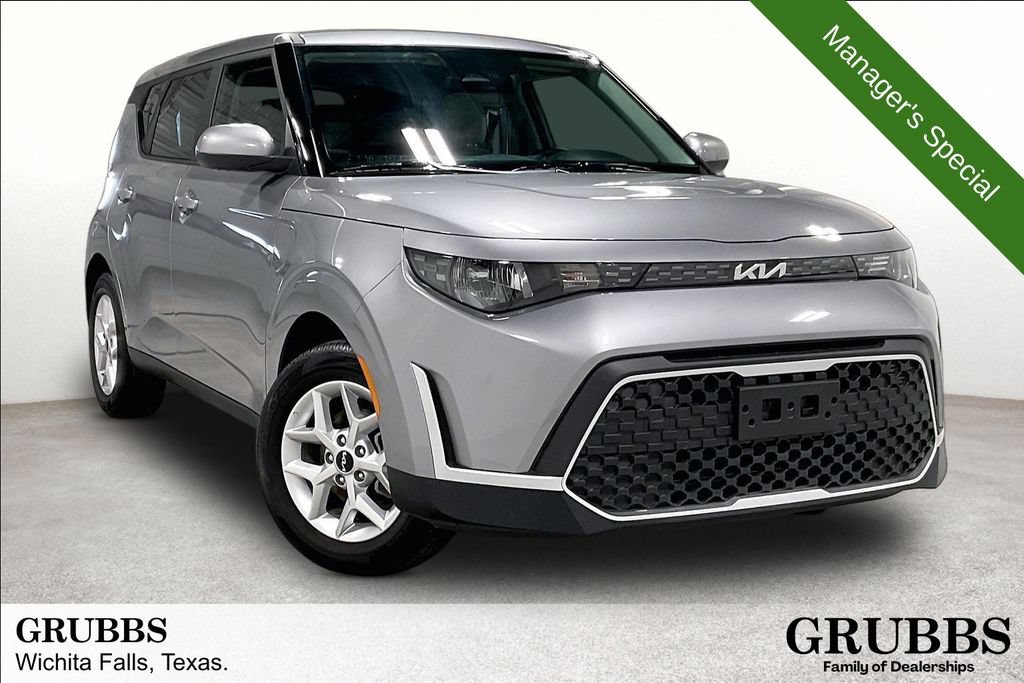 Used 2025 Kia Soul LX w/ LX Technology Package FWD image 1