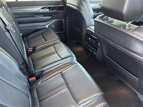 Used 2025 Jeep Wagoneer Series II w/ 8-Passenger Seating Package AWD/4WD image 25