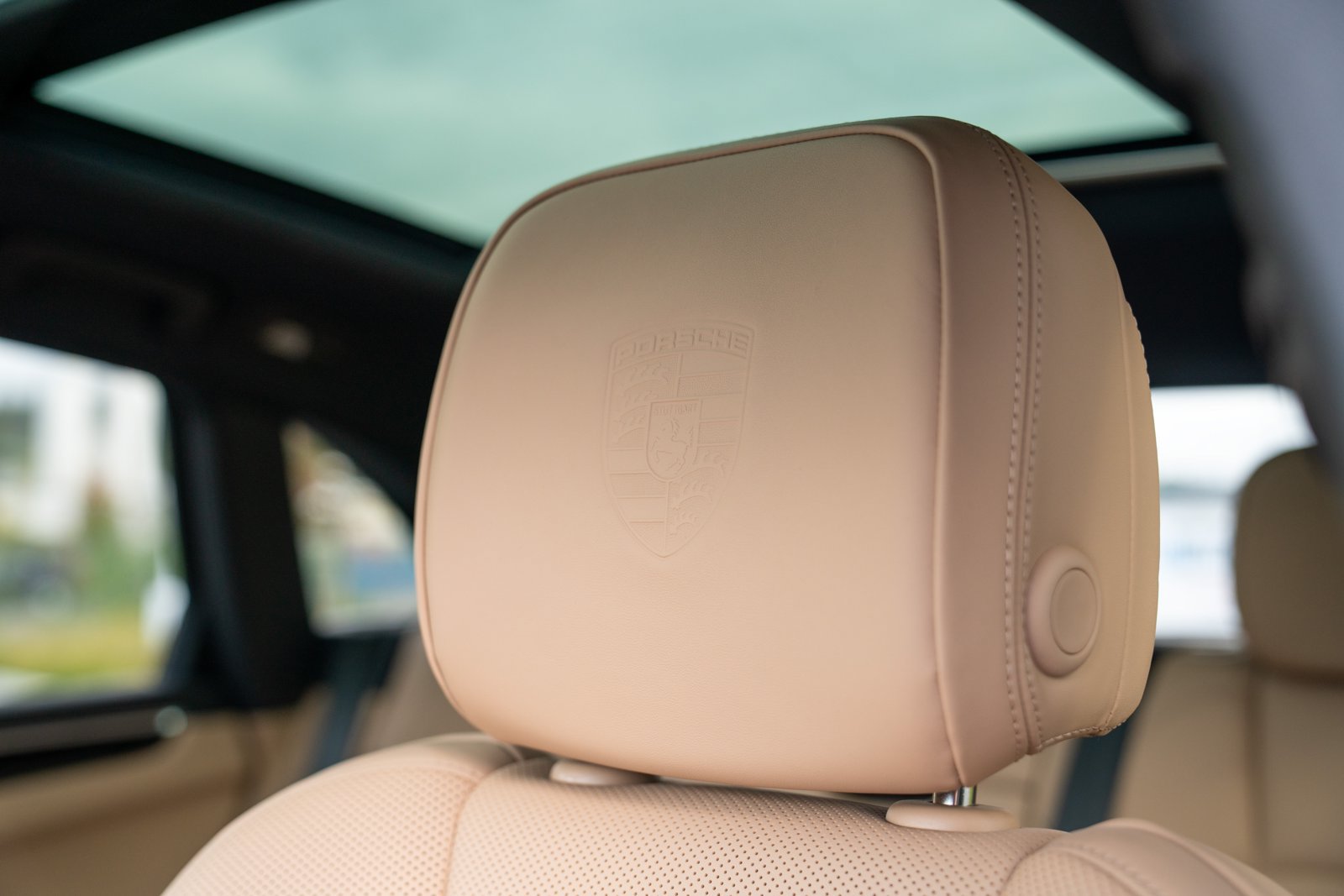 Certified 2026 Porsche Macan AWD/4WD image 13