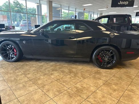 Used 2023 Dodge Challenger SRT Hellcat w/ Driver Convenience Group RWD image 7