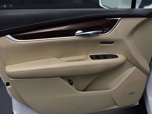 Used 2018 Cadillac XT5 Luxury image 11