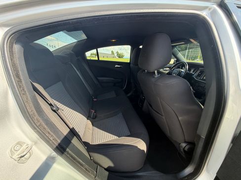 Used 2022 Dodge Charger SXT w/ Driver Convenience Group RWD image 18