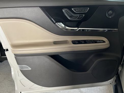 Used 2022 Lincoln Corsair Reserve w/ Equipment Group 201A image 10