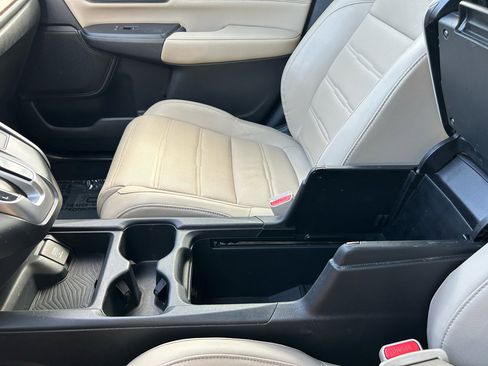 Used 2017 Honda CR-V Touring image 17