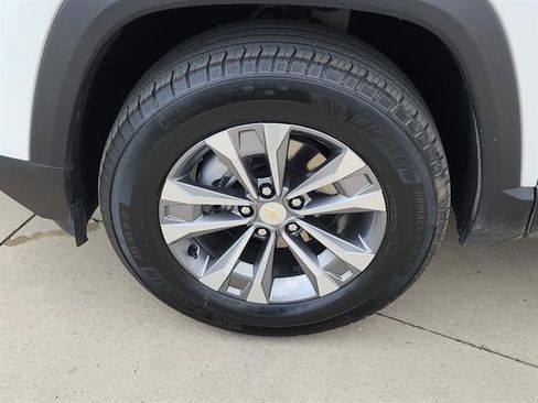 Used 2025 Chevrolet Equinox LT AWD/4WD image 6