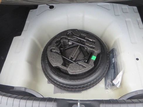 Used 2025 Hyundai Elantra SEL FWD image 14