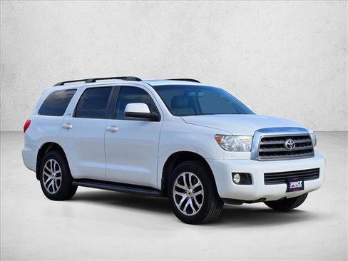 Used 2017 Toyota Sequoia SR5 w/ Premium Package RWD image 3