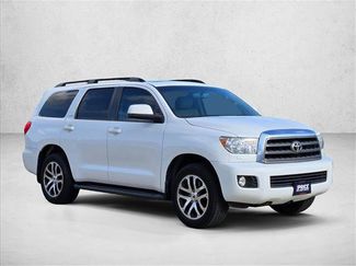Used 2017 Toyota Sequoia SR5 w/ Premium Package RWD video 3