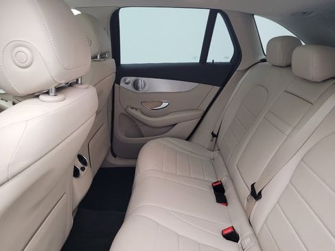 Used 2019 Mercedes-Benz GLC 350e 4MATIC w/ Premium Package image 18
