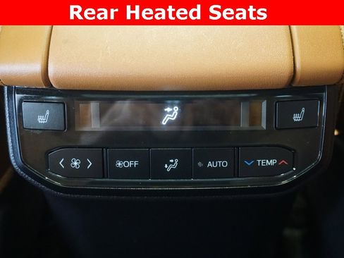 Used 2024 Toyota Highlander Platinum image 9