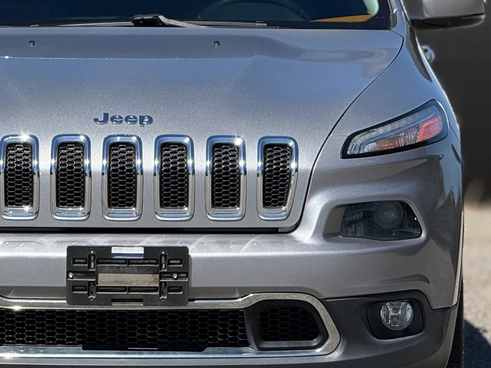 Used 2015 Jeep Cherokee Limited AWD/4WD image 12