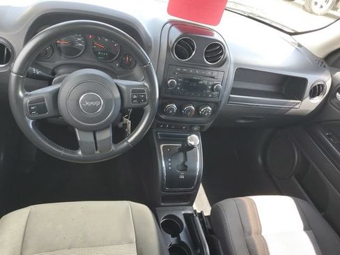 Used 2011 Jeep Patriot Latitude FWD image 10
