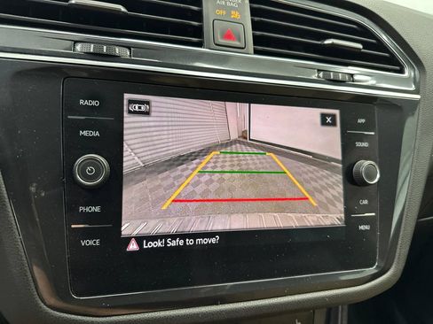 Used 2022 Volkswagen Tiguan SE FWD image 30