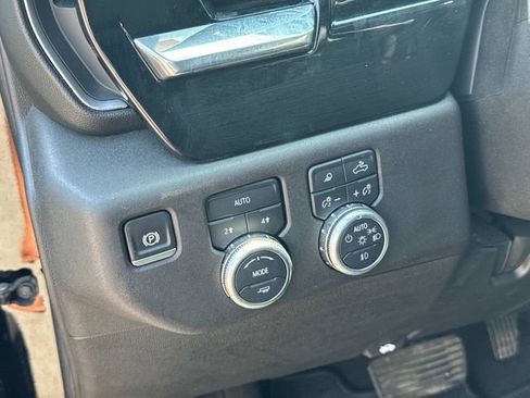 Used 2025 GMC Sierra 1500 SLT AWD/4WD image 31
