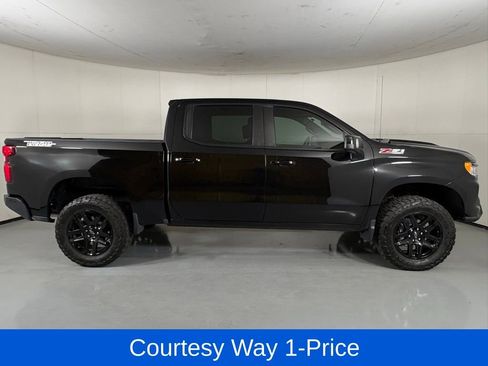 Used 2024 Chevrolet Silverado 1500 LT Trail Boss w/ Convenience Package II AWD/4WD image 12