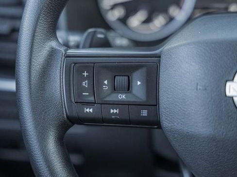 Used 2025 Nissan Rogue S image 26