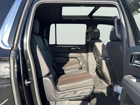 Used 2026 Chevrolet Suburban High Country w/ Sun And Tow Package AWD/4WD image 13