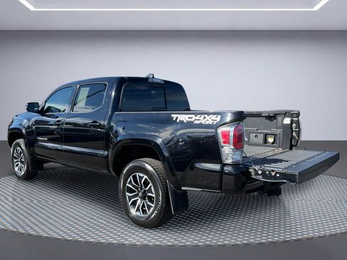 Used 2021 Toyota Tacoma TRD Sport AWD/4WD image 9