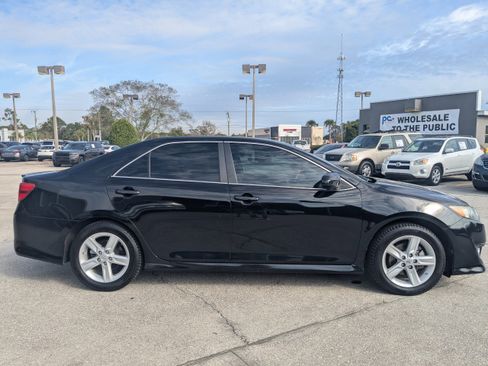 Used 2014 Toyota Camry L image 3