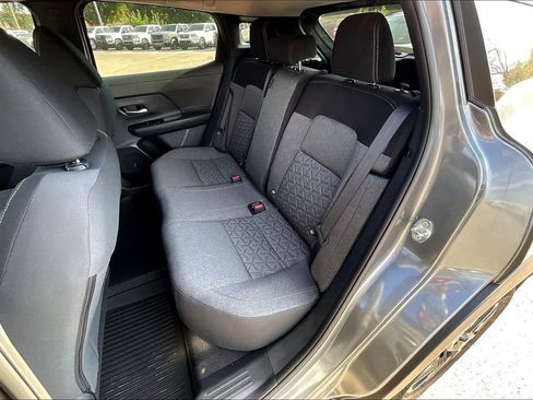 Used 2025 Nissan Kicks SV AWD/4WD image 15