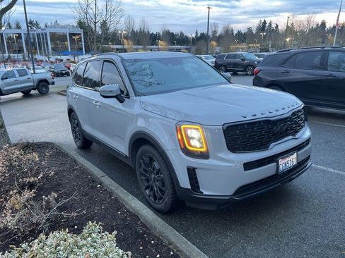 Used 2022 Kia Telluride EX w/ EX Premium Package image 2