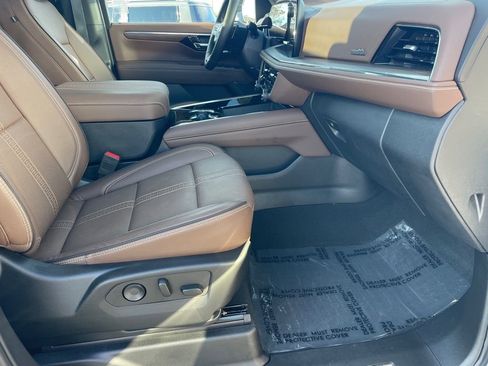 Used 2025 Chevrolet Tahoe High Country w/ LPO, Illumination Package image 30