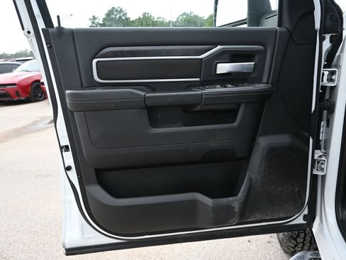 Used 2024 RAM 3500 Big Horn AWD/4WD image 7
