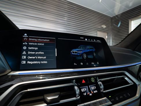 Used 2022 BMW X7 xDrive40i w/ M Sport Package AWD/4WD image 18
