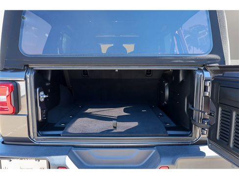 Used 2020 Jeep Wrangler Unlimited Sahara image 13