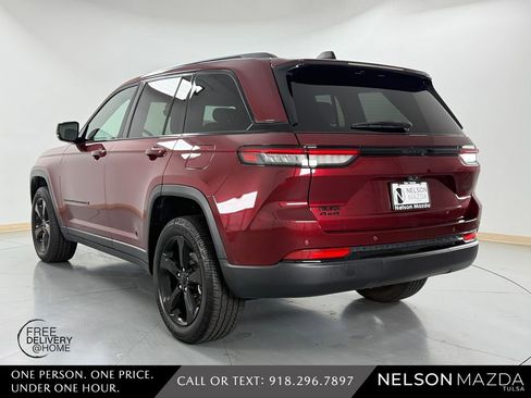 Used 2023 Jeep Grand Cherokee Altitude AWD/4WD image 8