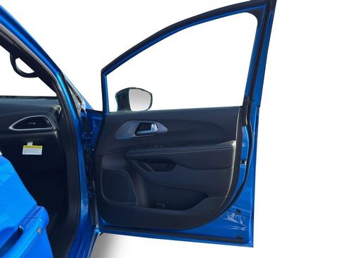 New 2026 Chrysler Pacifica Select AWD/4WD image 14