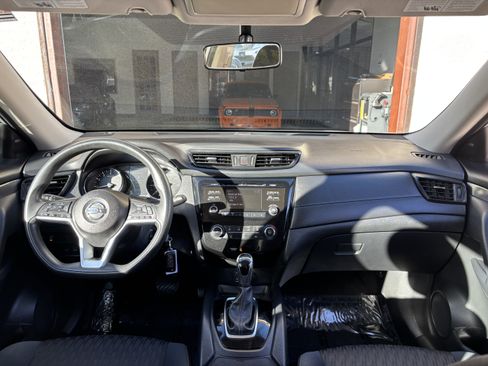 Used 2017 Nissan Rogue S image 19