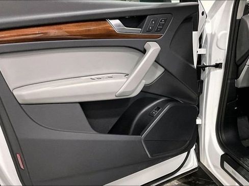 Used 2023 Audi Q5 2.0T Premium w/ Convenience Package image 17