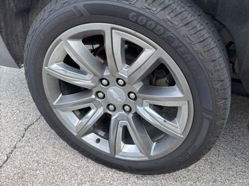 Used 2019 Chevrolet Tahoe LT w/ Max Trailering Package AWD/4WD image 5