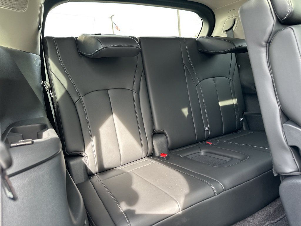 Certified 2026 INFINITI QX60 Luxe w/ Cargo Package AWD/4WD image 31