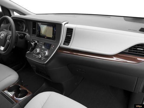 Used 2017 Toyota Sienna XLE Premium image 5