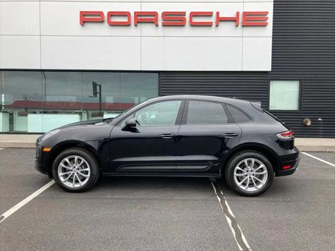 Used 2025 Porsche Macan AWD/4WD image 2