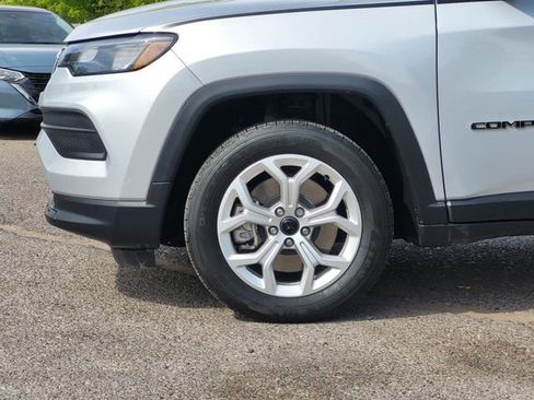 Used 2025 Jeep Compass Sport w/ Mopar Graphics Package image 6