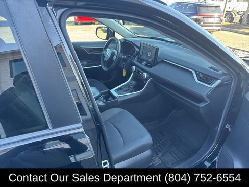 Used 2021 Toyota RAV4 LE image 15